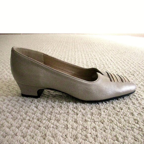 Magdesians Pearlized Taupe Pumps Women's Size 7M - Picture 5 of 9